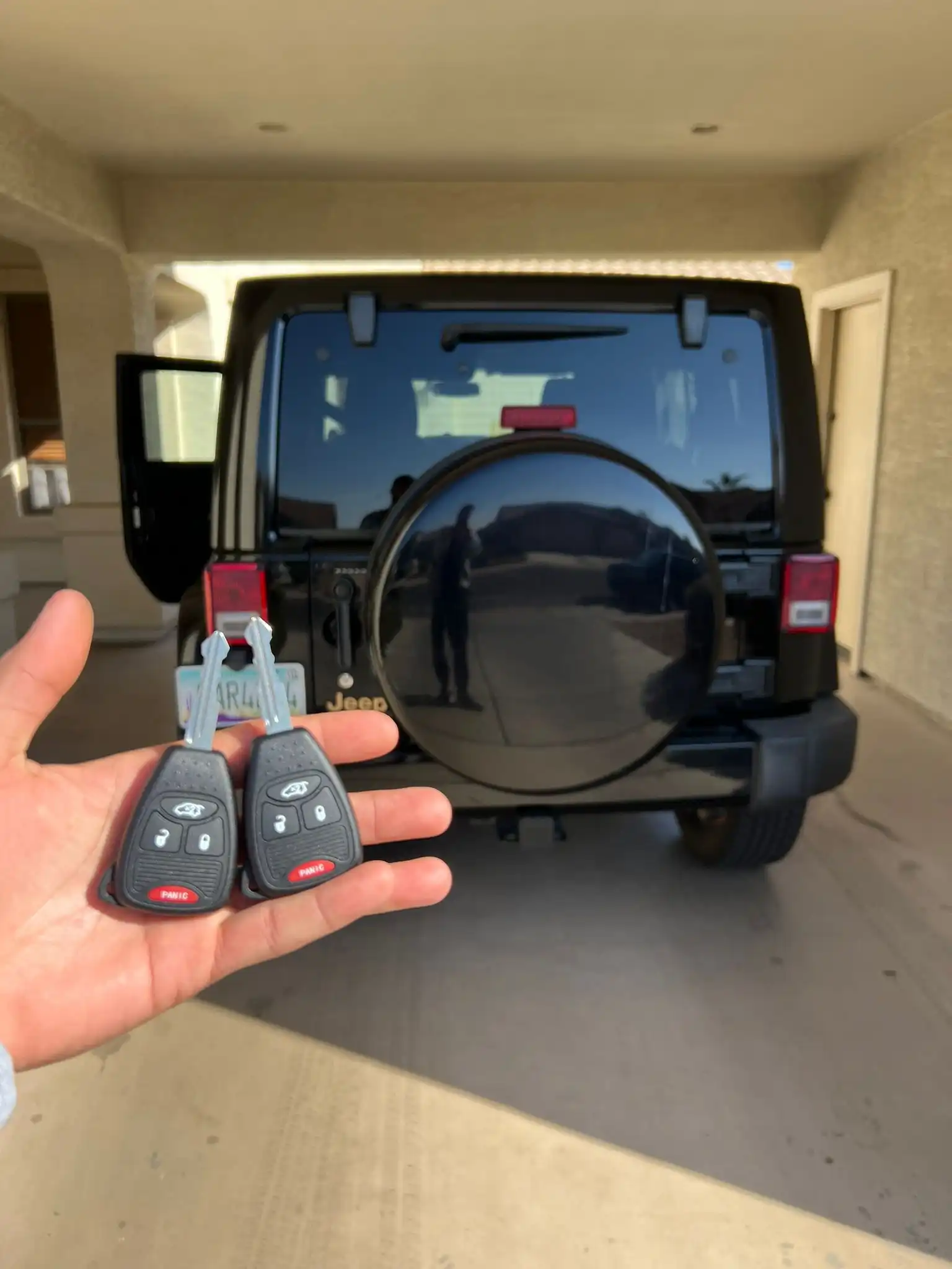Mobile Locksmith Services in Phoenix programming a replacement smart car key