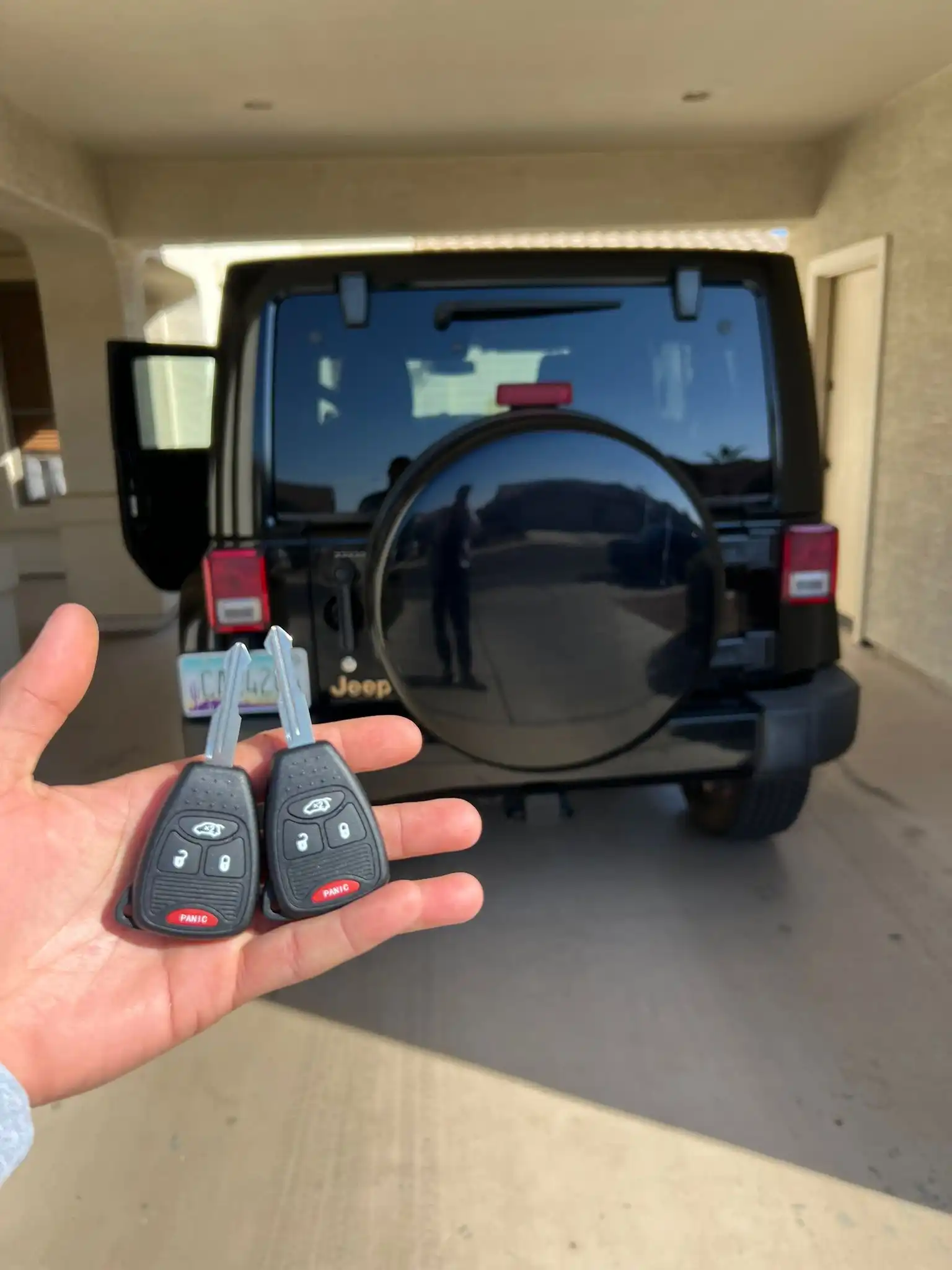 Expert Mobile locksmith programming a replacement vehicle transponder key