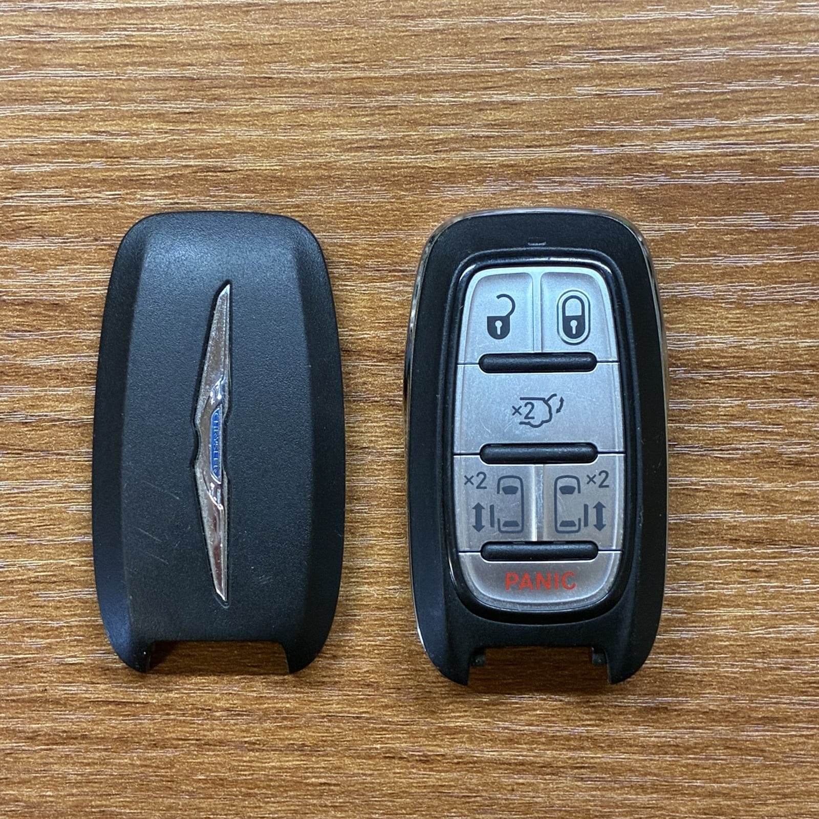 Chrysler Pacifica 2017-2021 Smart Key Fob 6-Button 68241532AC M3N-97395900 Unlocked - Mint 2 Chrysler Pacifica 2017-2021 smart key fob 68241532AC – photo 2