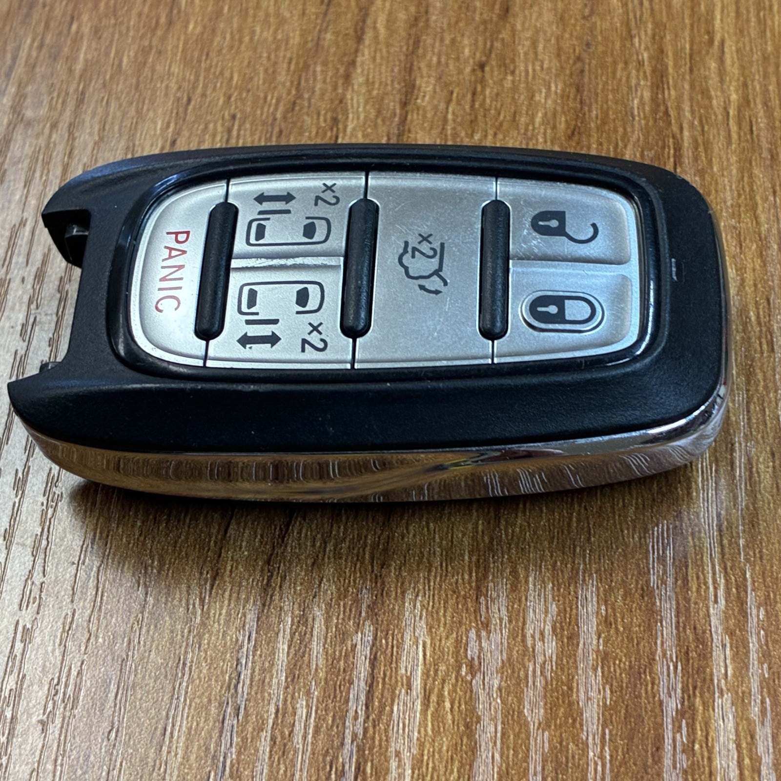 Chrysler Pacifica 2017-2021 Smart Key Fob 6-Button 68241532AC M3N-97395900 Unlocked - Mint 3 Chrysler Pacifica 2017-2021 smart key fob 68241532AC – photo 3