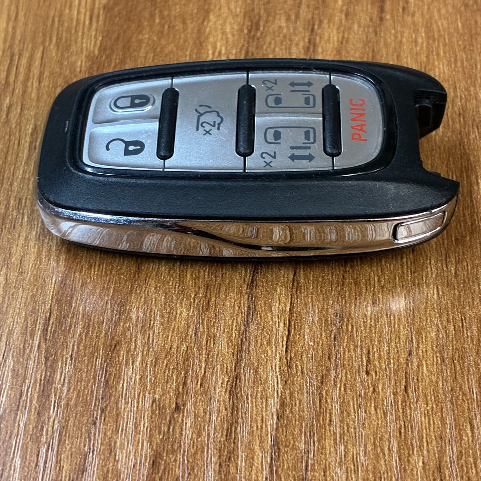 Chrysler Pacifica 2017-2021 Smart Key Fob 6-Button 68241532AC M3N-97395900 Unlocked - Mint 4 Chrysler Pacifica 2017-2021 smart key fob 68241532AC – photo 4