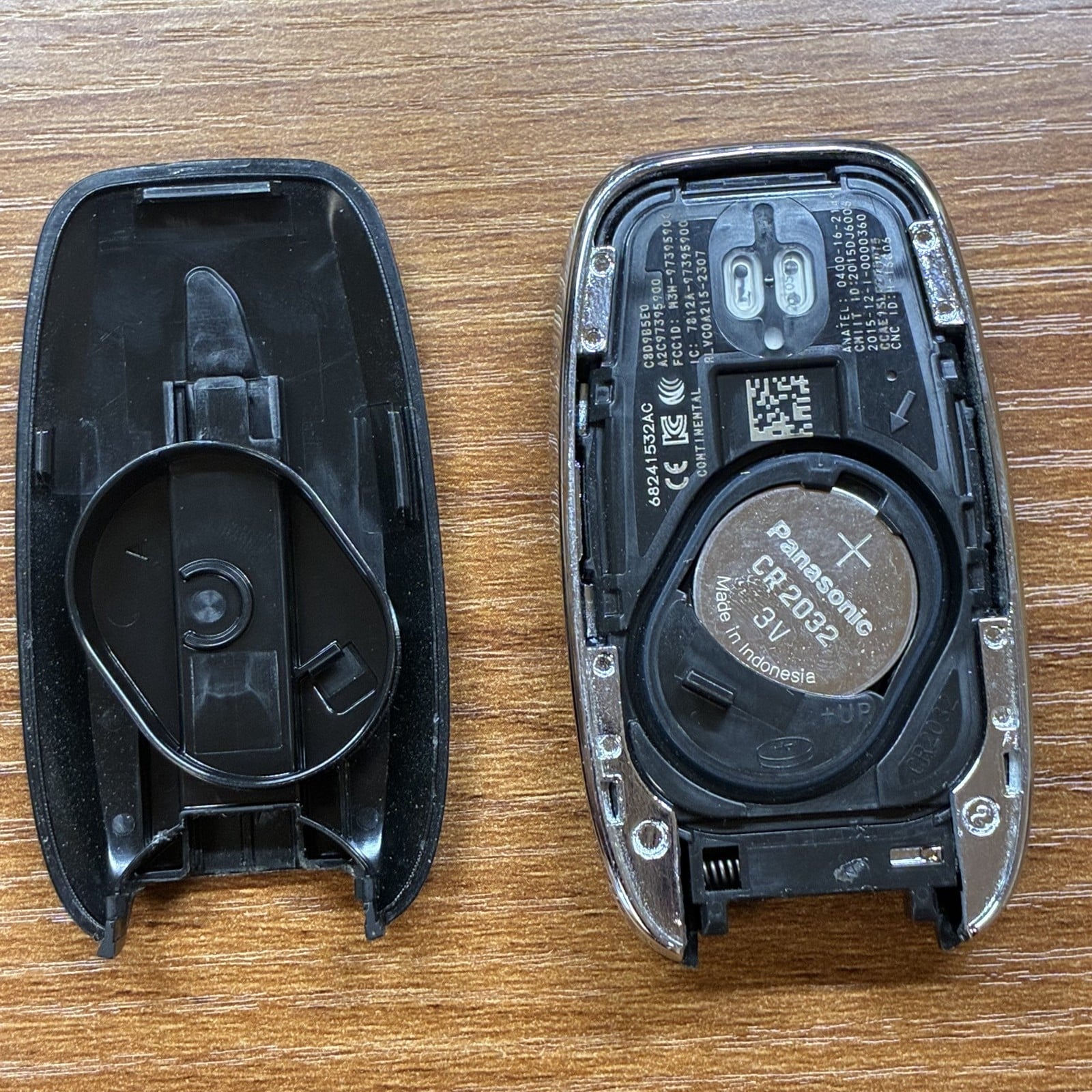 Chrysler Pacifica 2017-2021 Smart Key Fob 6-Button 68241532AC M3N-97395900 Unlocked - Mint 5 Chrysler Pacifica 2017-2021 smart key fob 68241532AC – photo 5