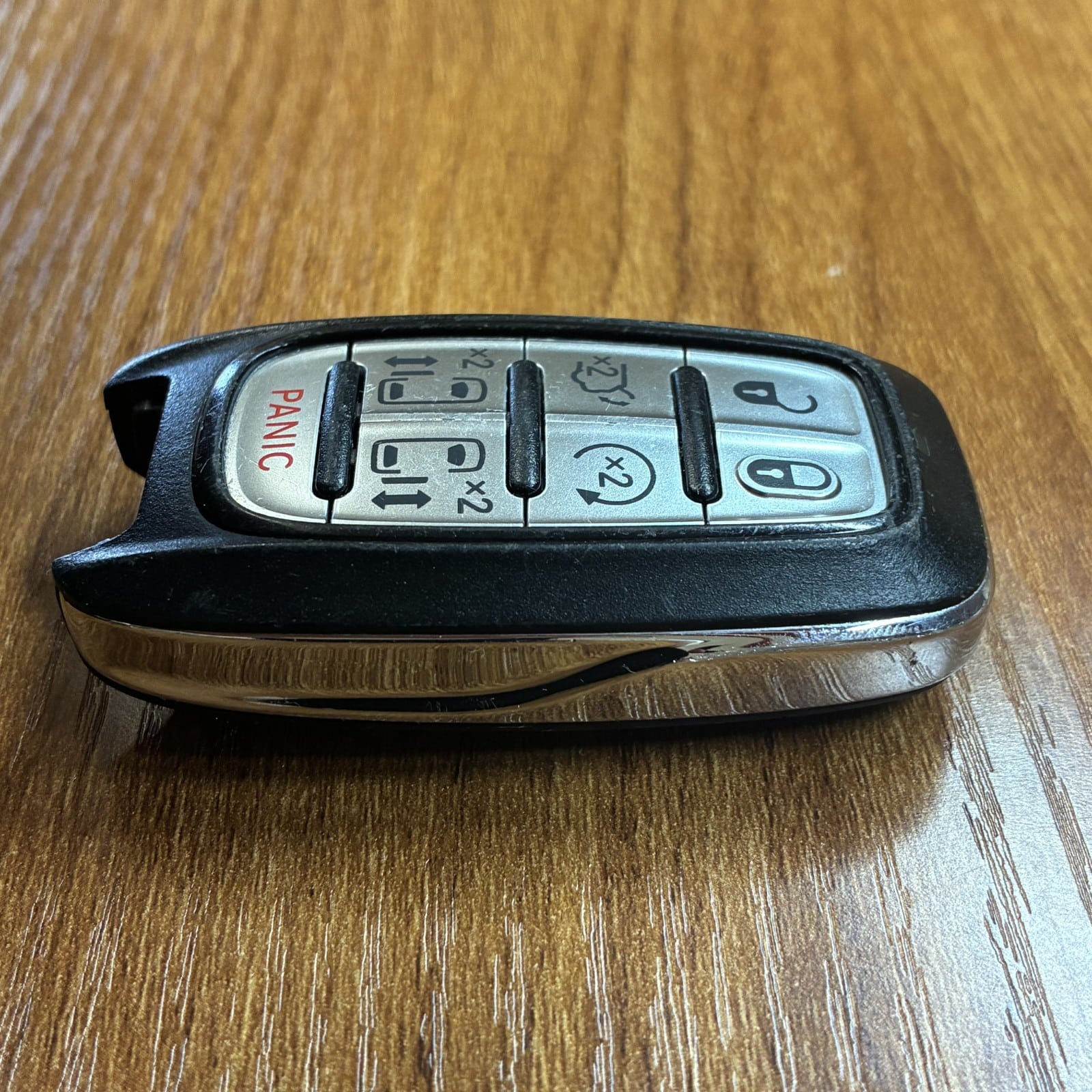 Chrysler Pacifica / Voyager 2017-2025 Smart Key Fob 7-Button 68217832AC M3N-97395900 Unlocked 3 Chrysler Pacifica Voyager smart key fob 68217832AC – photo 3