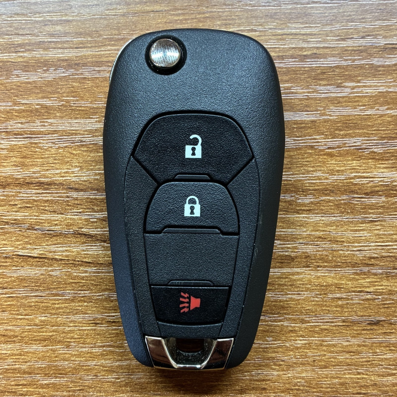 Chevrolet Trax / Spark Flip Key Fob 3-Button 13530738 LXP-T003 Unlocked - Excellent 1 Chevrolet Trax / Spark Flip Key Fob 3-Button 13530738 LXP-T003 Unlocked - Excellent - Image 1