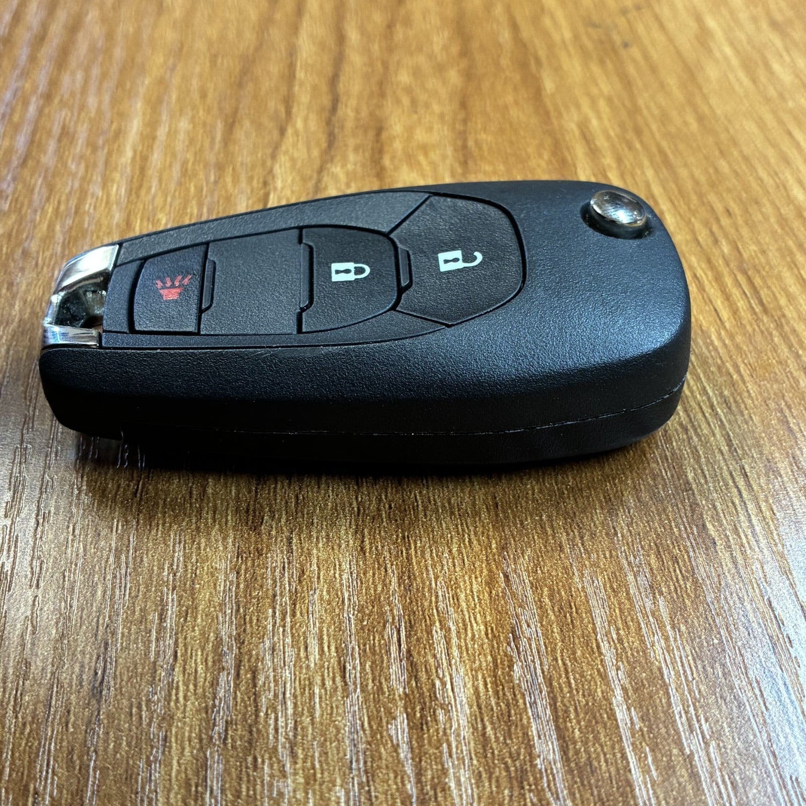 Chevrolet Trax / Spark Flip Key Fob 3-Button 13530738 LXP-T003 Unlocked - Excellent 3 Chevrolet Trax / Spark Flip Key Fob 3-Button 13530738 LXP-T003 Unlocked - Excellent - Image 3