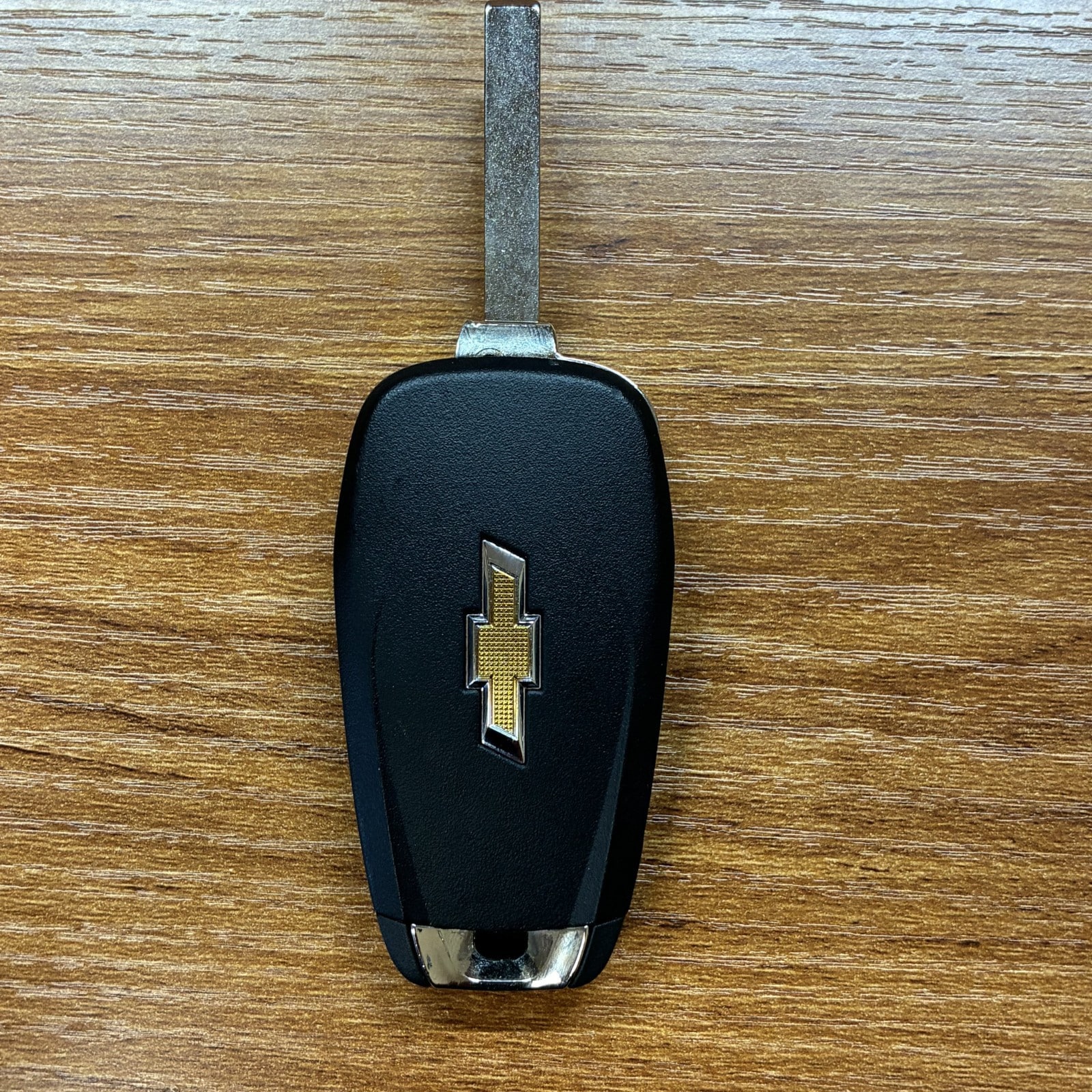 Chevrolet Trax / Spark Flip Key Fob 3-Button 13530738 LXP-T003 Unlocked - Excellent 5 Chevrolet Trax / Spark Flip Key Fob 3-Button 13530738 LXP-T003 Unlocked - Excellent - Image 5