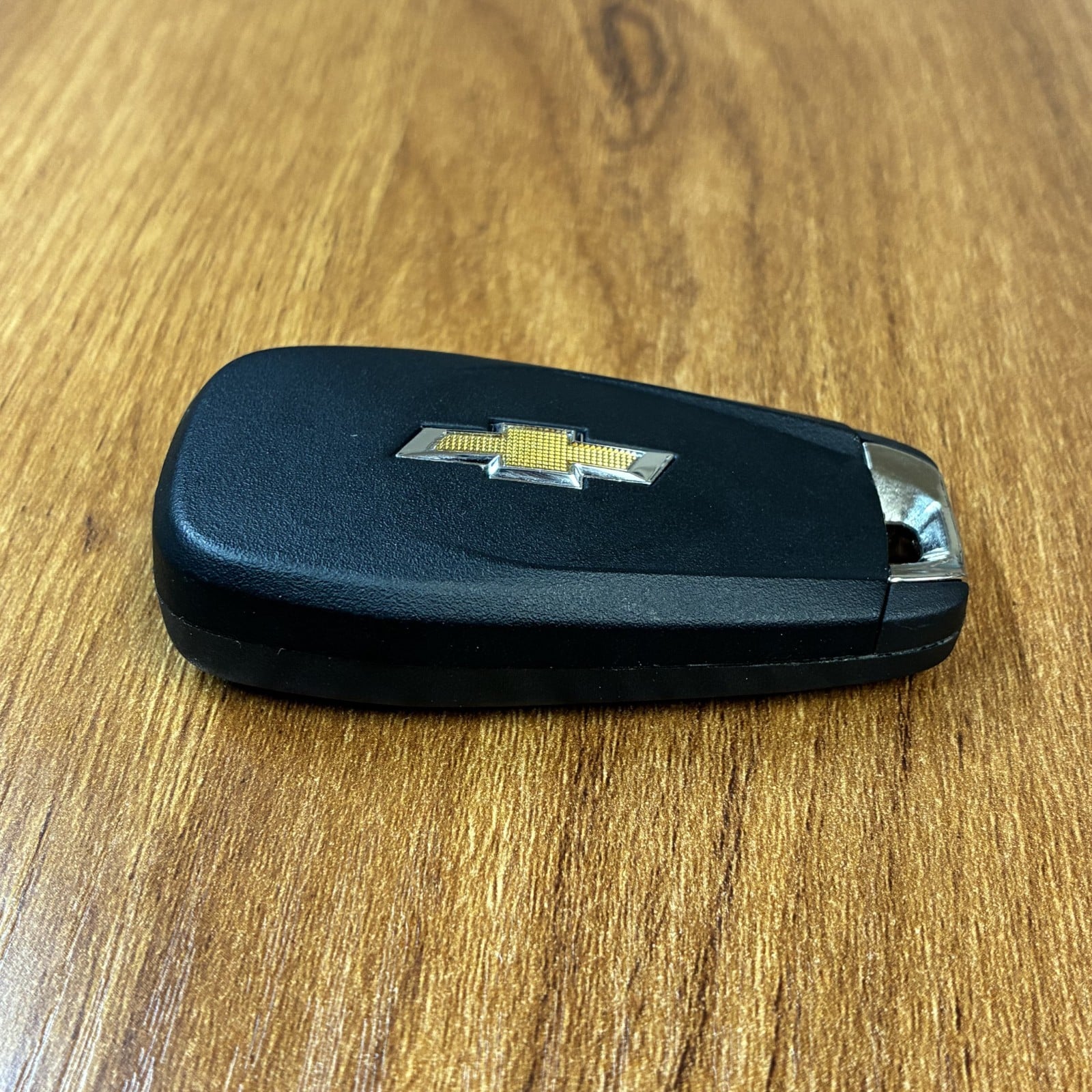 Chevrolet Trax / Spark Flip Key Fob 3-Button 13530738 LXP-T003 Unlocked - Excellent 7 Chevrolet Trax / Spark Flip Key Fob 3-Button 13530738 LXP-T003 Unlocked - Excellent - Image 7