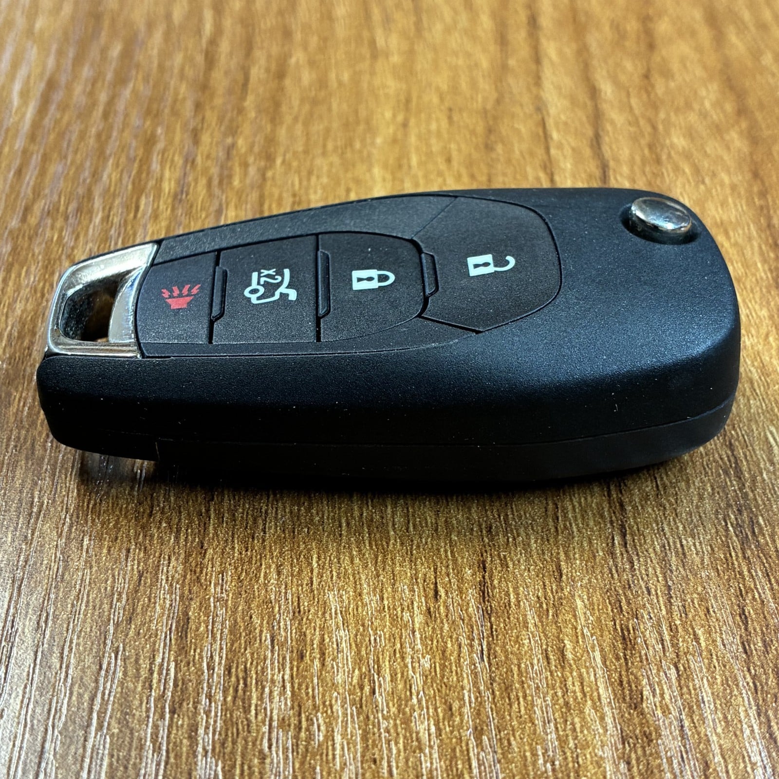 Chevrolet Trax / Spark / Sonic Flip Key Fob 4-Button 13530752 LXP-T003 Unlocked - Excellent - Image 3