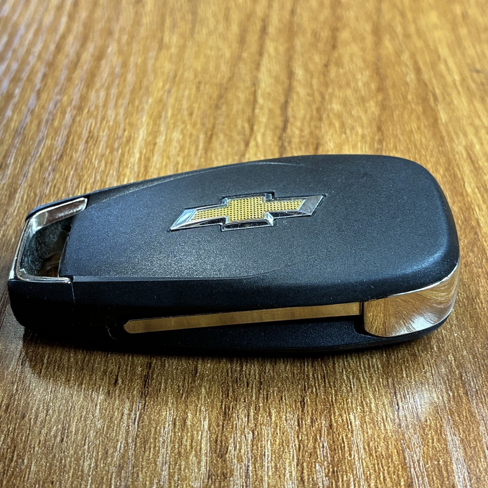 Chevrolet Trax / Spark / Sonic Flip Key Fob 4-Button 13530752 LXP-T003 Unlocked - Excellent - Image 7
