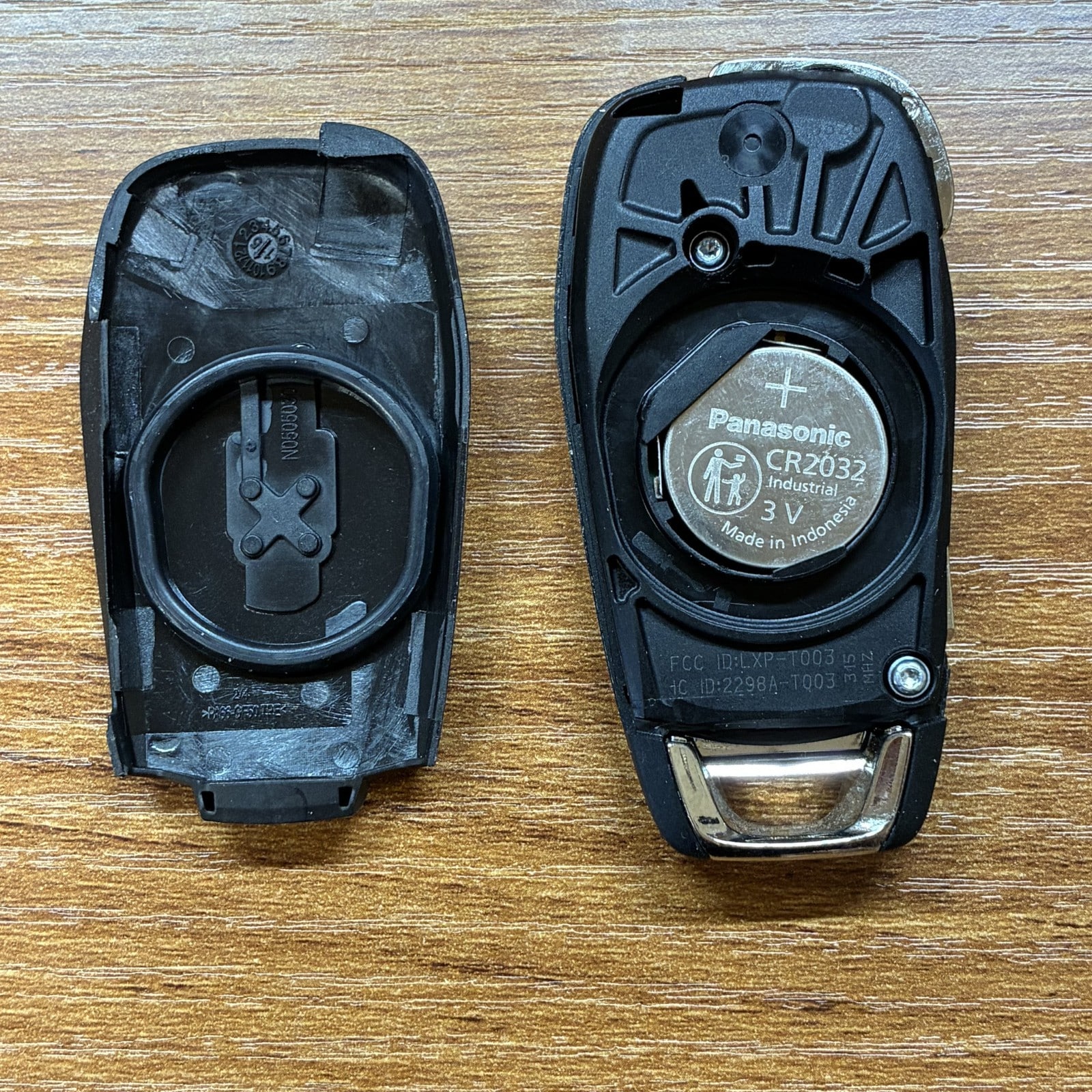 Chevrolet Trax / Spark / Sonic Flip Key Fob 4-Button 13530752 LXP-T003 Unlocked - Excellent - Image 8