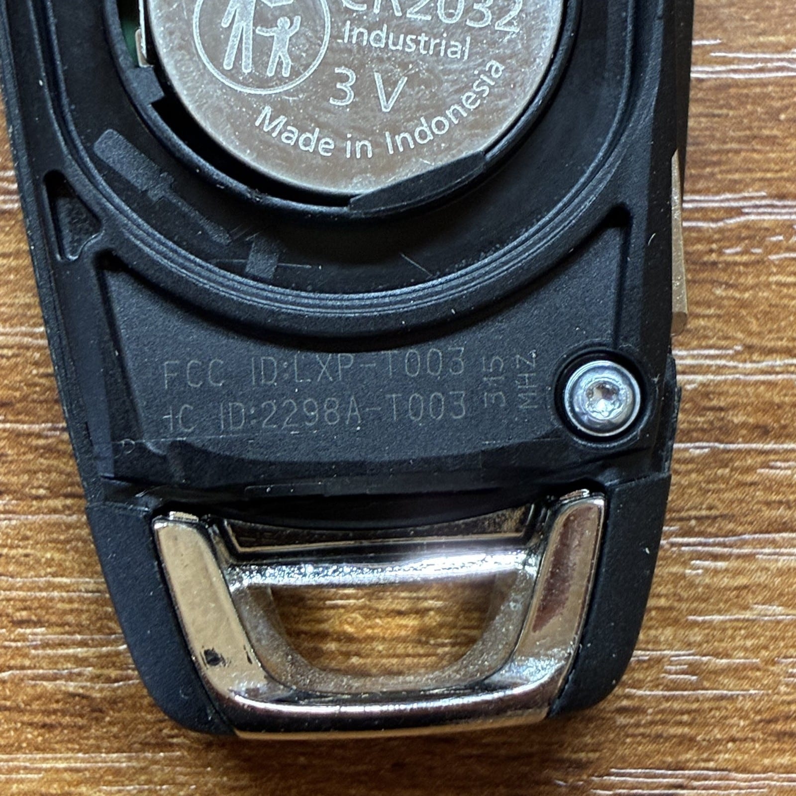 Chevrolet Trax / Spark / Sonic Flip Key Fob 4-Button 13530752 LXP-T003 Unlocked - Excellent - Image 9