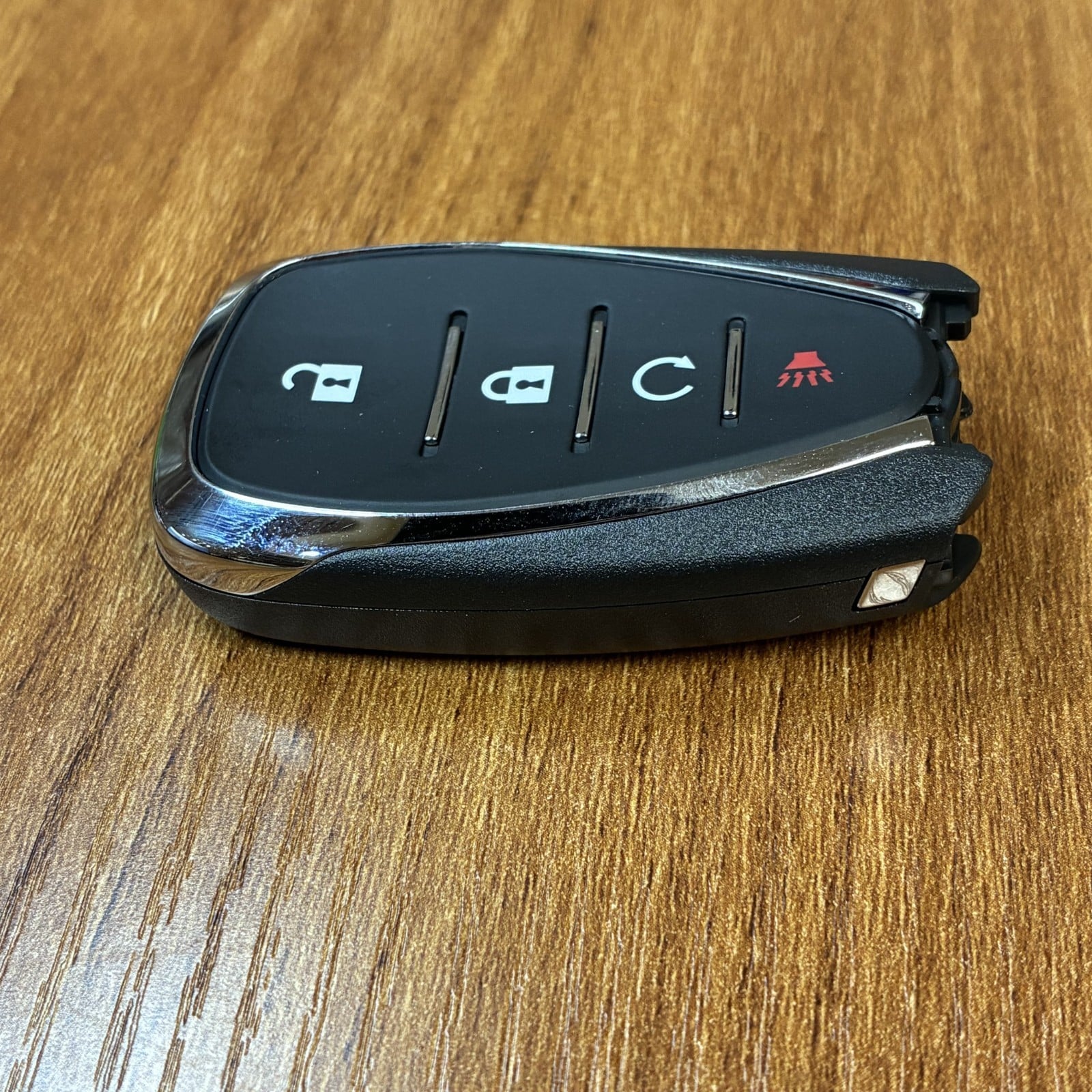 Chevrolet Bolt EV / EUV / Trax Smart Key Fob 4-Button 13564991 HYQ4ES Unlocked - Excellent 2 Chevrolet Bolt EV / EUV / Trax Smart Key Fob 4-Button 13564991 HYQ4ES Unlocked - Excellent - Image 2