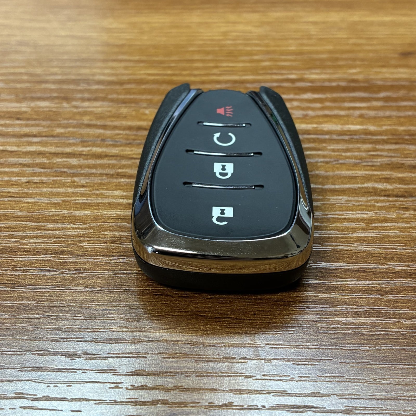 Chevrolet Bolt EV / EUV / Trax Smart Key Fob 4-Button 13564991 HYQ4ES Unlocked - Excellent 4 Chevrolet Bolt EV / EUV / Trax Smart Key Fob 4-Button 13564991 HYQ4ES Unlocked - Excellent - Image 4